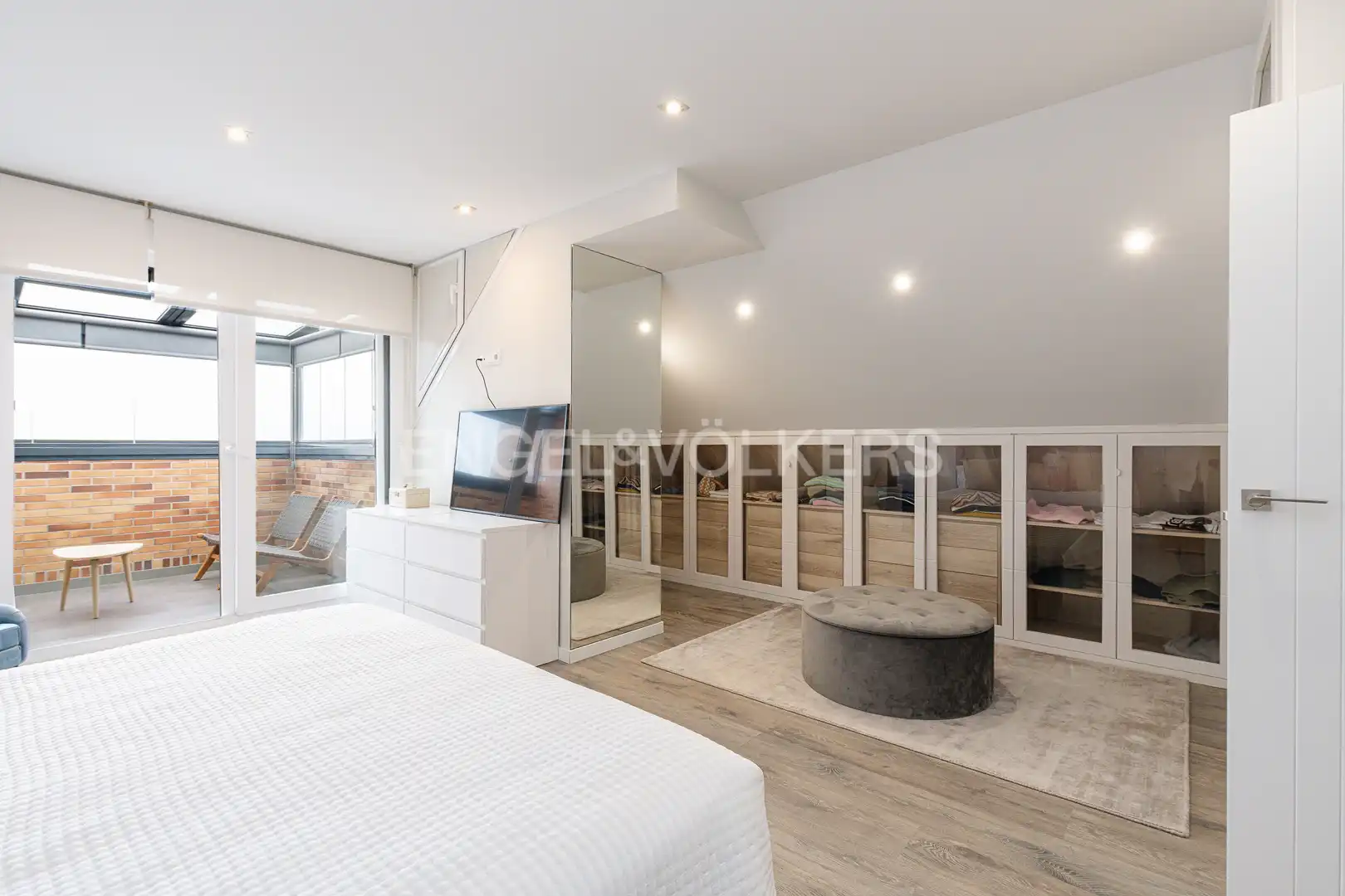 Bedroom of Attic for sale in Majadahonda  with Air Conditioner, Heating and Terrace