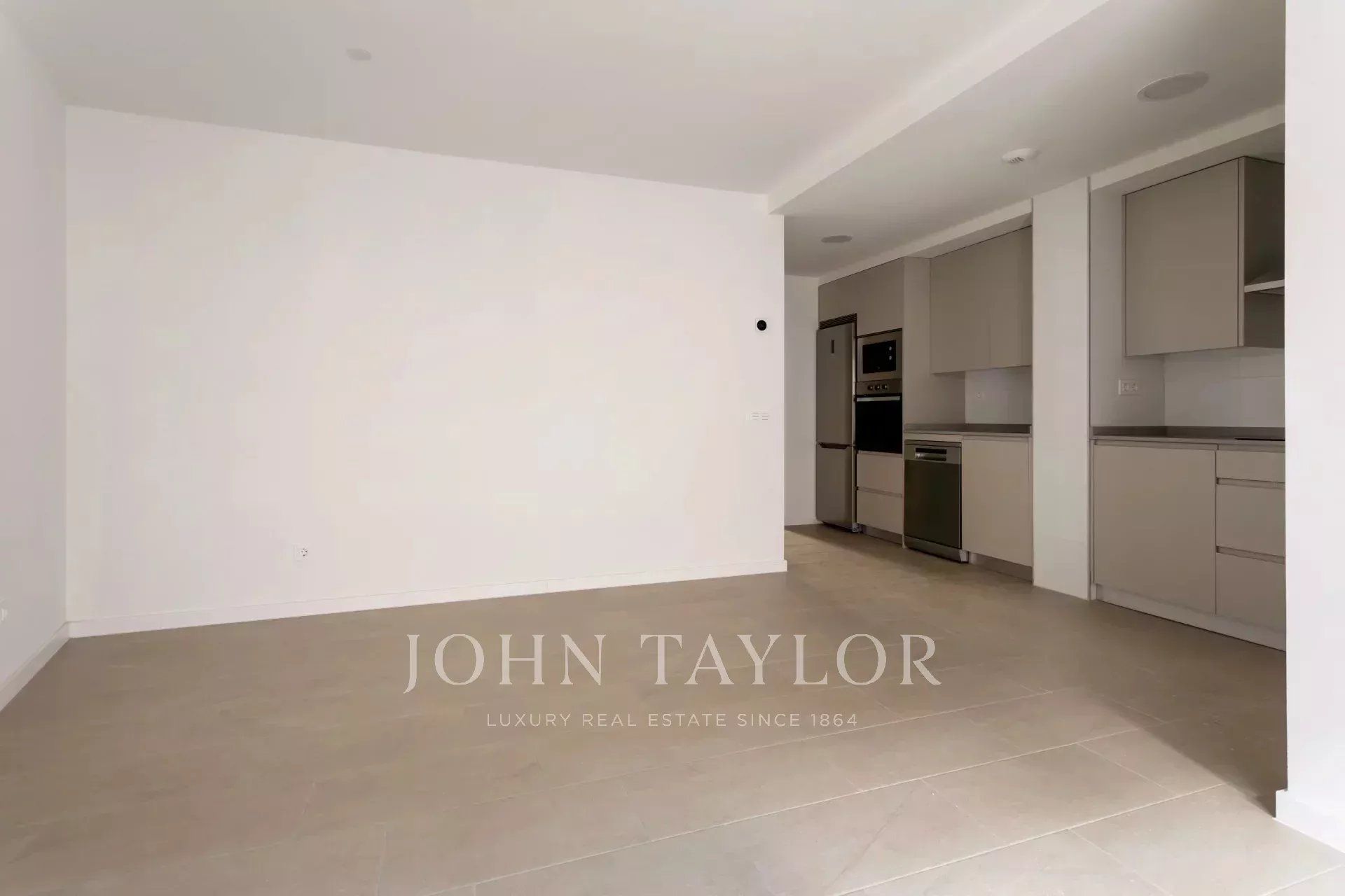 Living room of Flat for sale in  Madrid Capital  with Air Conditioner, Heating and Storage room