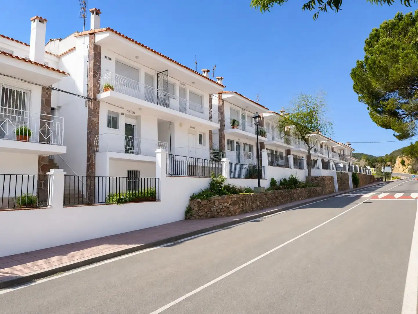 Vista exterior de Edificio en venta en Ayódar