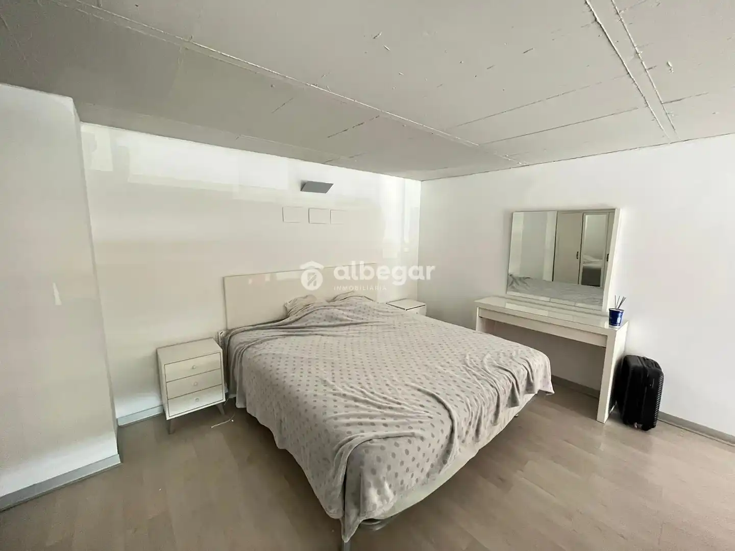 Schlafzimmer von Wohnung zur Miete in Valencia mit Klimaanlage, Terrasse und Schwimmbad
