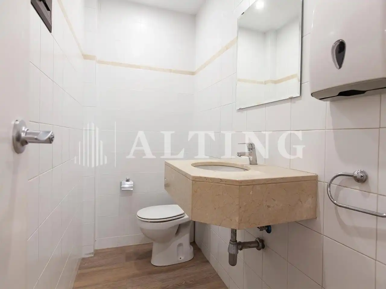 Office space with lift to rent in Catalunya, imagen 51