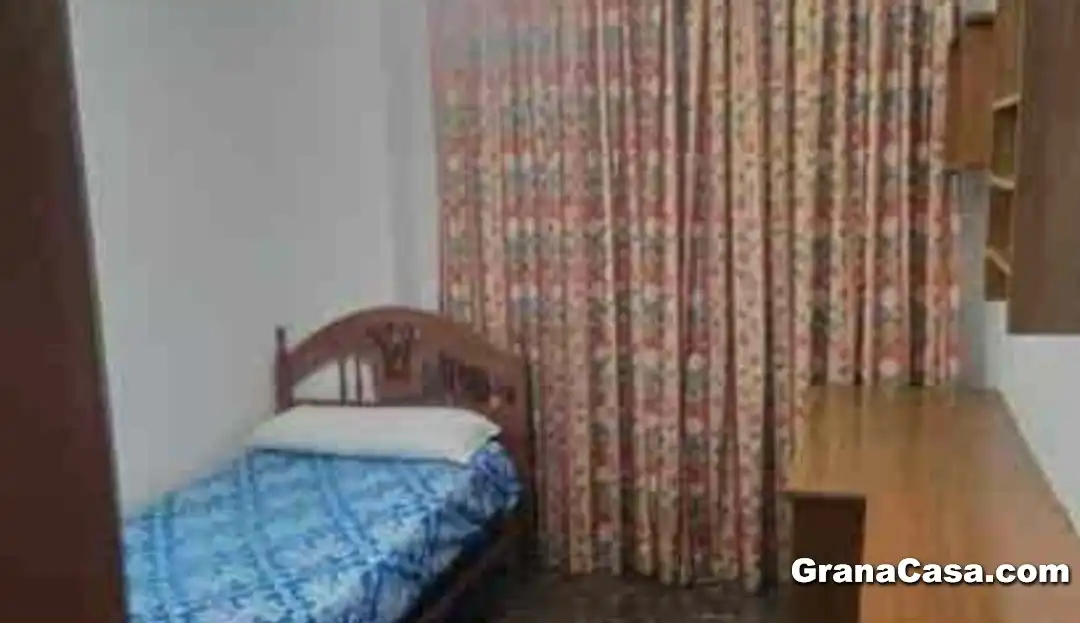 Bedroom of Flat for rent in Granada  with Air Conditioner, Heating and Terrace