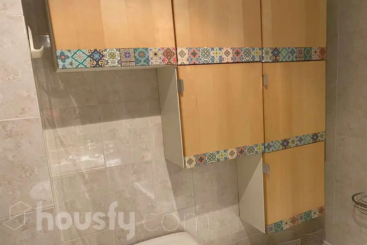 Badezimmer von Wohnung zur Miete in Sevilla mit Klimaanlage, Heizung und Terrasse