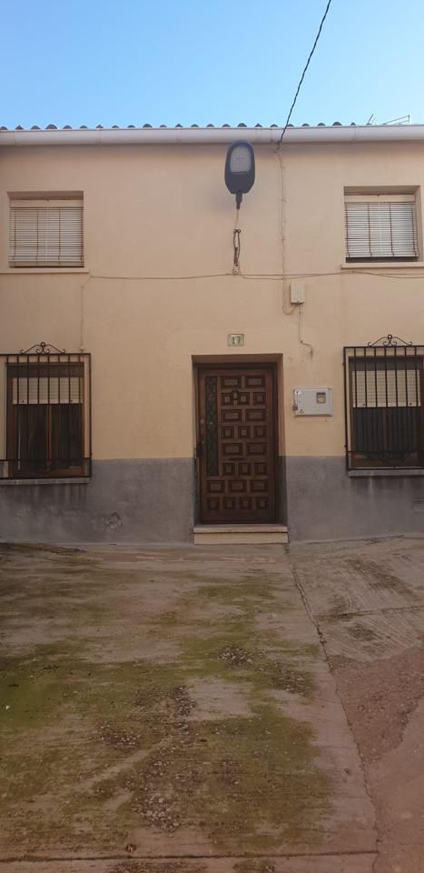 Exterior view of House or chalet for sale in Saelices  with Heating and Furnished