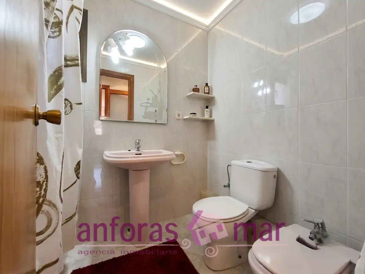 Bany de Casa o xalet en venda en Torredembarra amb Jardí privat, Terrassa i Piscina
