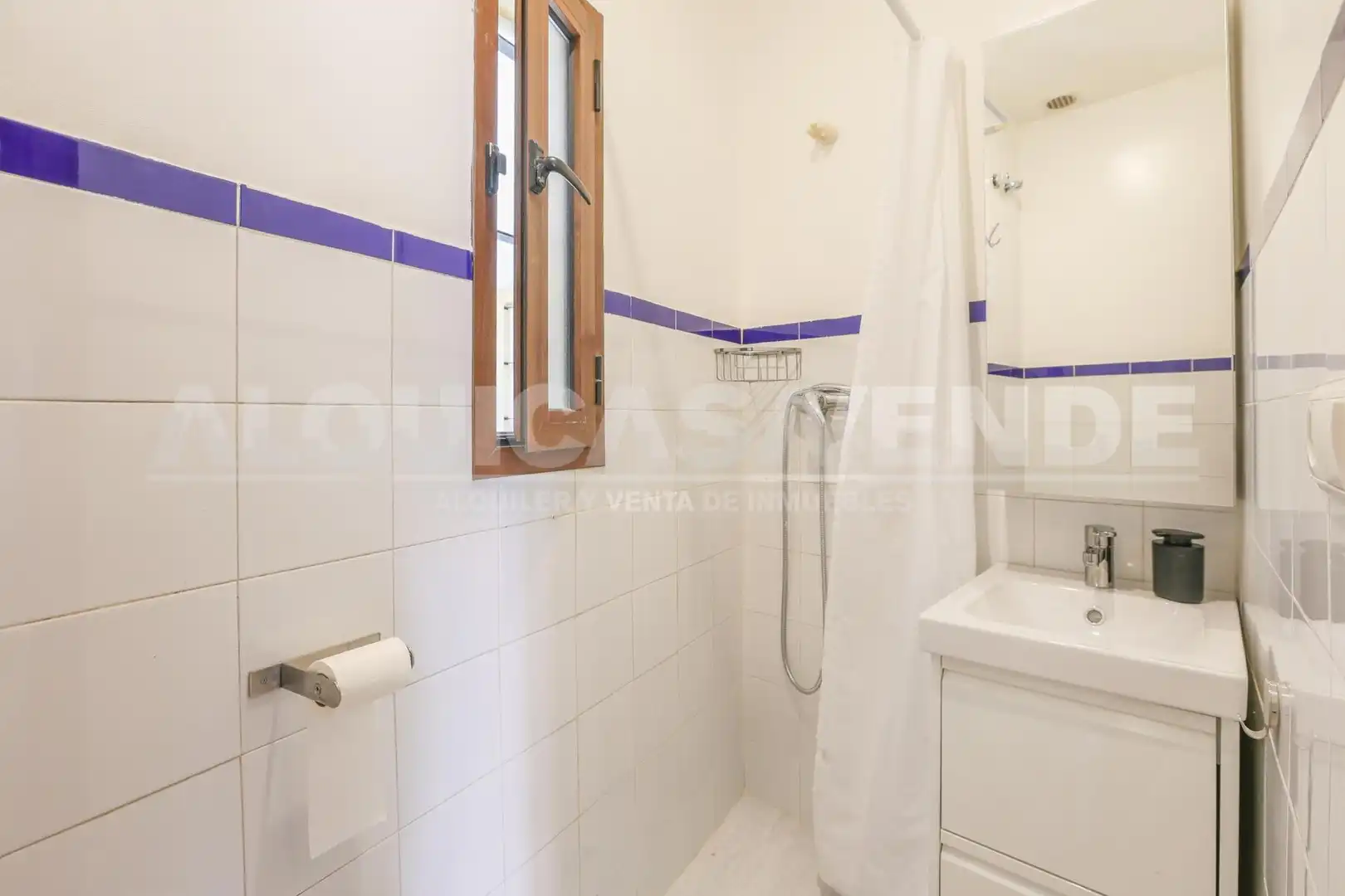 Baño de Ático en venta en Sevilla con Aire acondicionado, Terraza y Amueblado