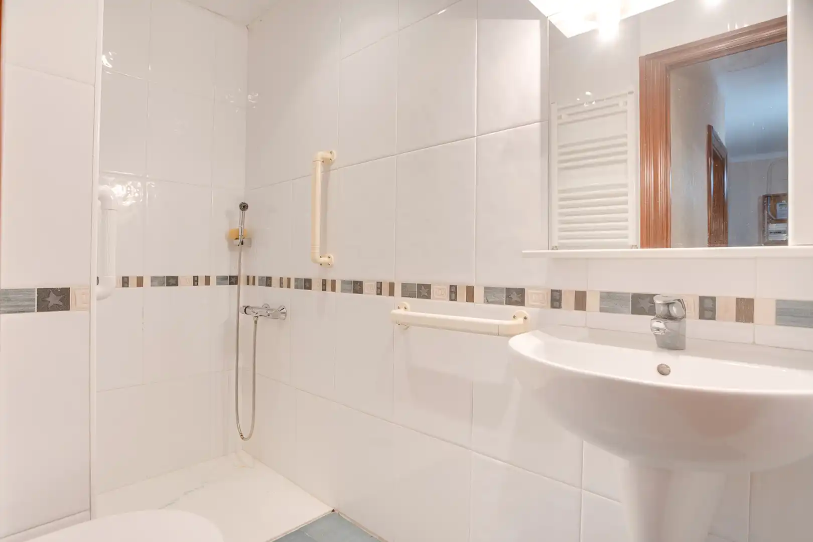 Bathroom of Flat for sale in L'Hospitalet de Llobregat