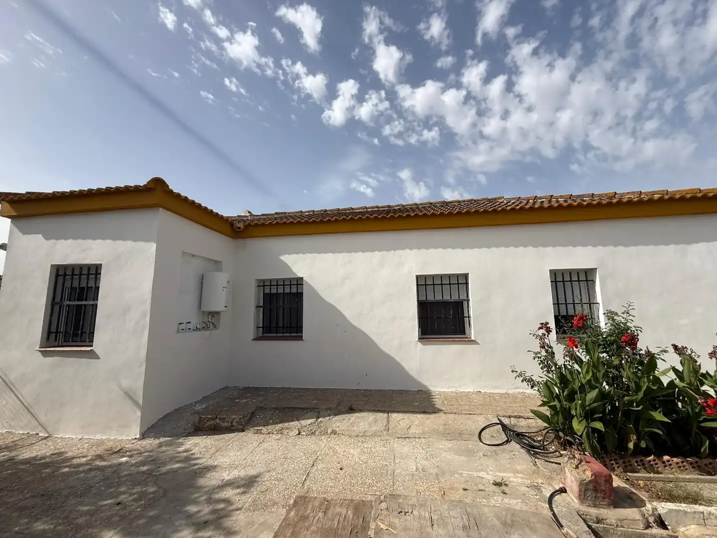 Vista exterior de Casa o chalet en venta en Carmona con Jardín privado, Terraza y Piscina