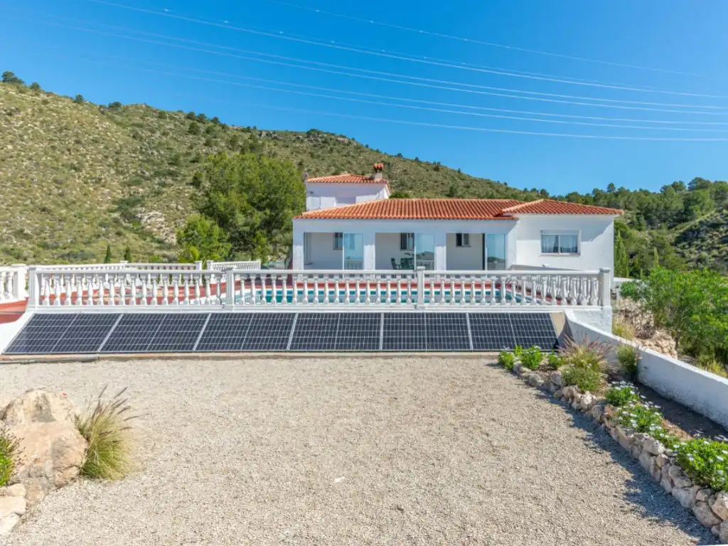 Vista exterior de Casa o xalet en venda en Aigües amb Terrassa, Piscina i Forn