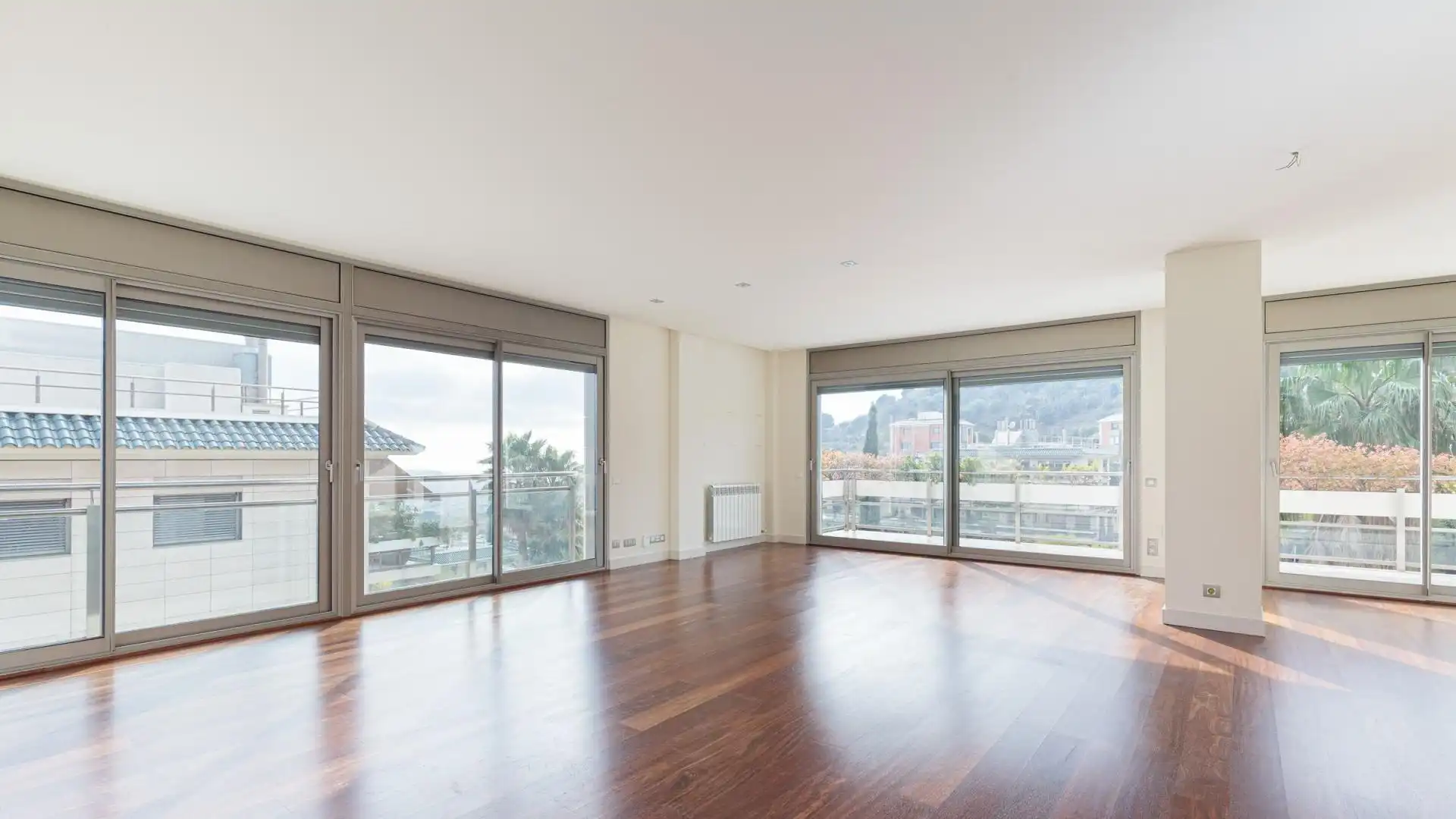 Living room of Flat for rent in Barcelona  with Private garden, Parquet flooring and Terrace