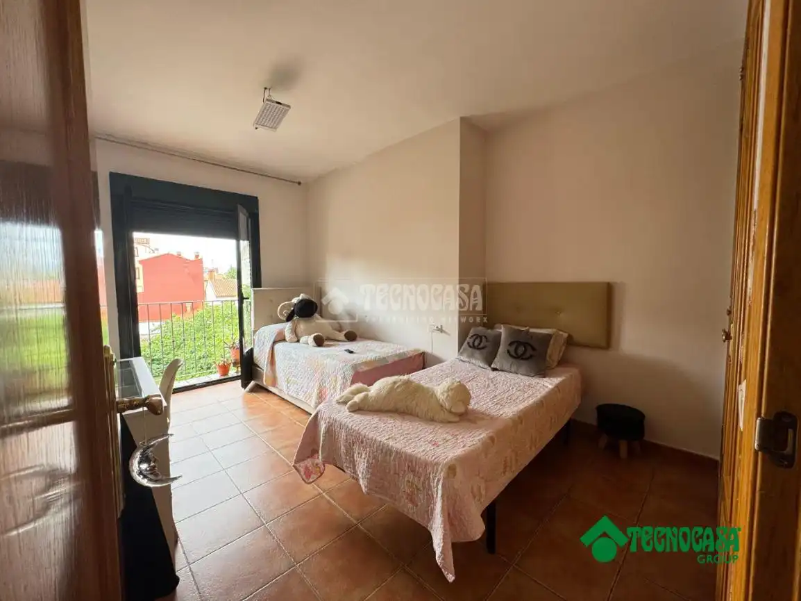 Habitación de Casa adosada en venta en Torrijos con Aire acondicionado, Calefacción y Jardín privado
