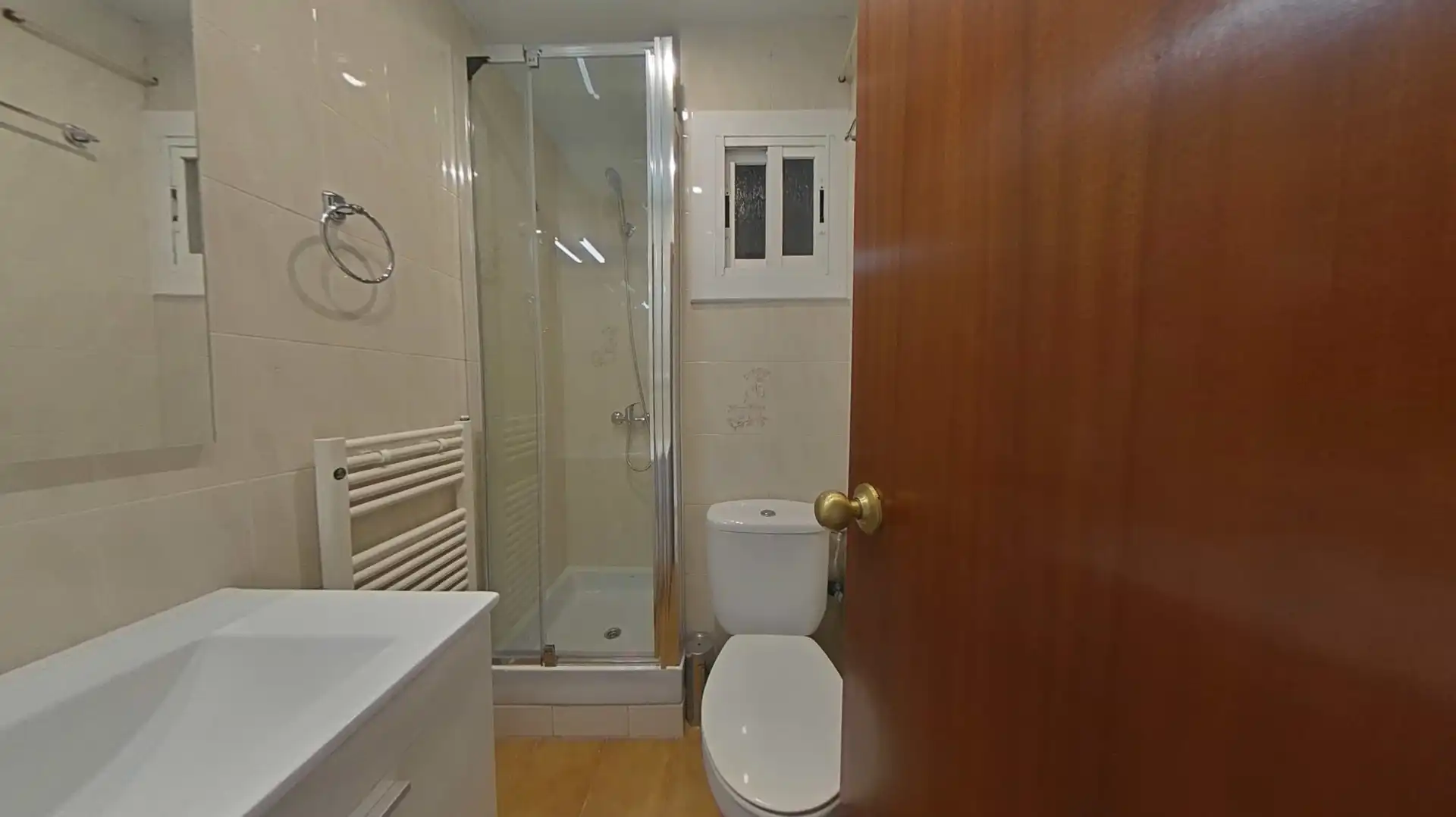 Baño de Piso en venta en L'Hospitalet de Llobregat con Calefacción