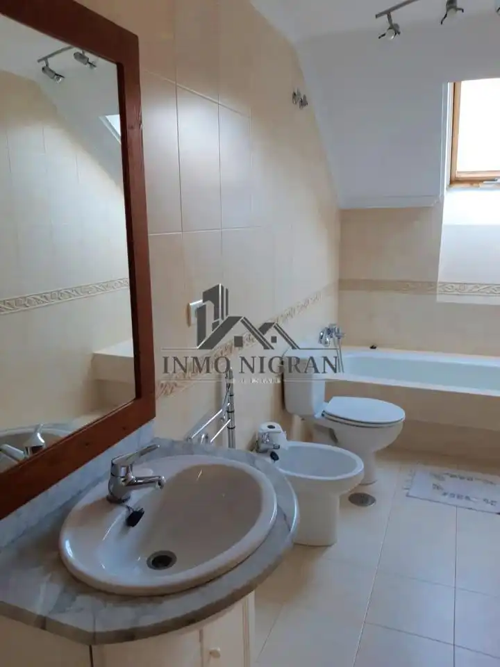 Badezimmer von Wohnungen zur Miete in Nigrán mit Möbliert