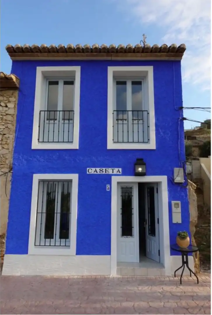 Detached house to rent in Aigües