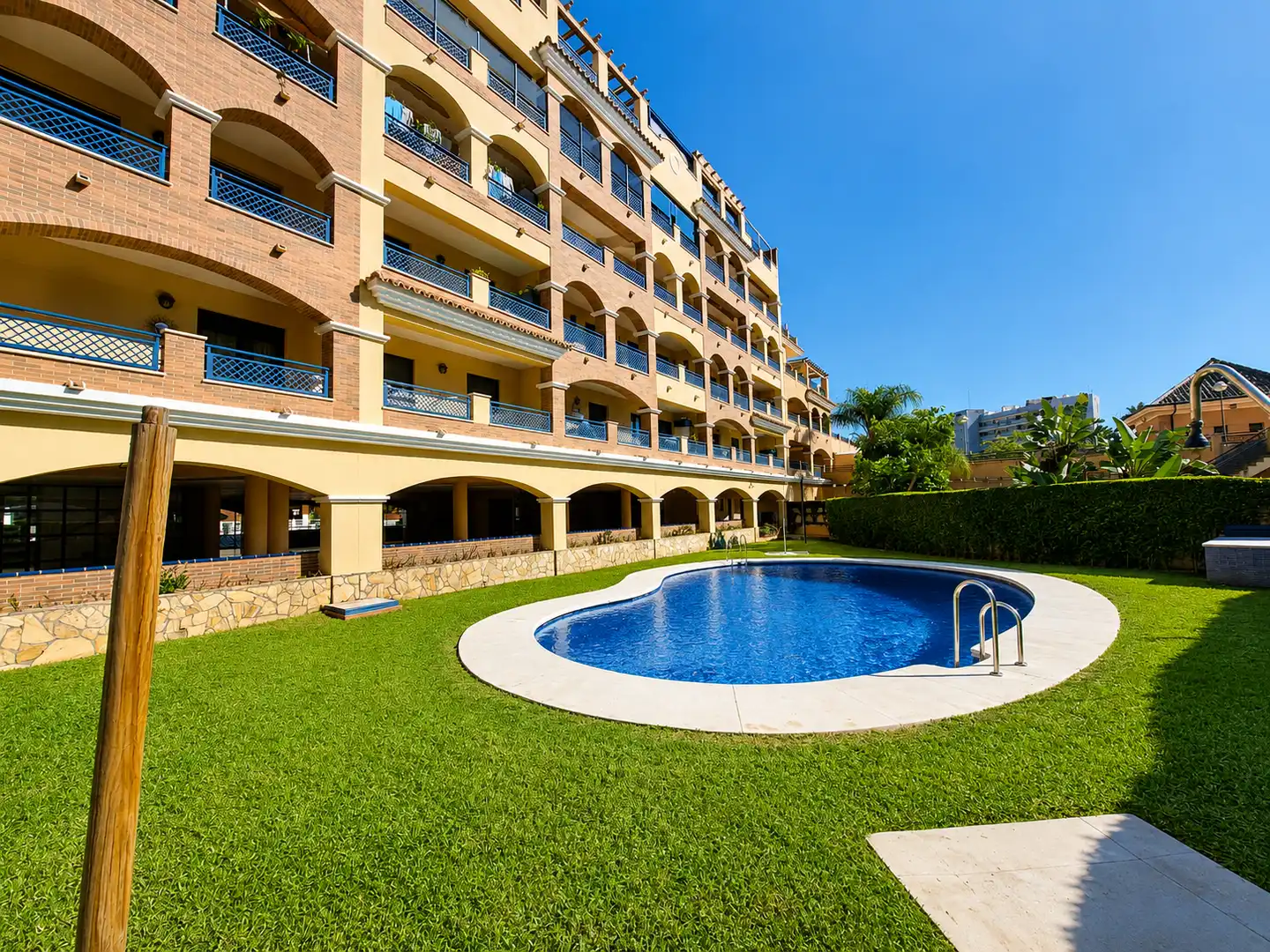 Piscina de Piso en venta en Torremolinos con Aire acondicionado, Terraza y Amueblado