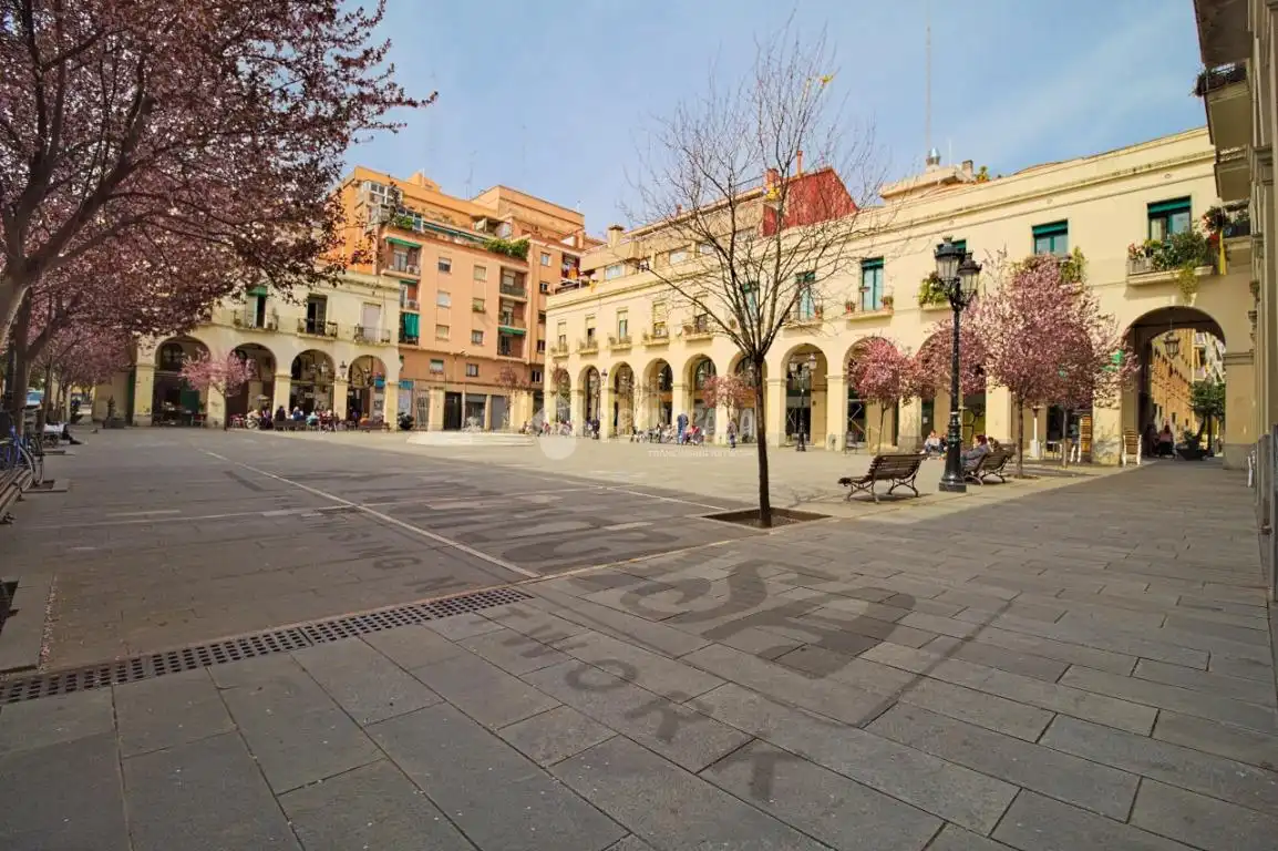 Vista exterior de Pis en venda en Barcelona amb Calefacció i Balcó