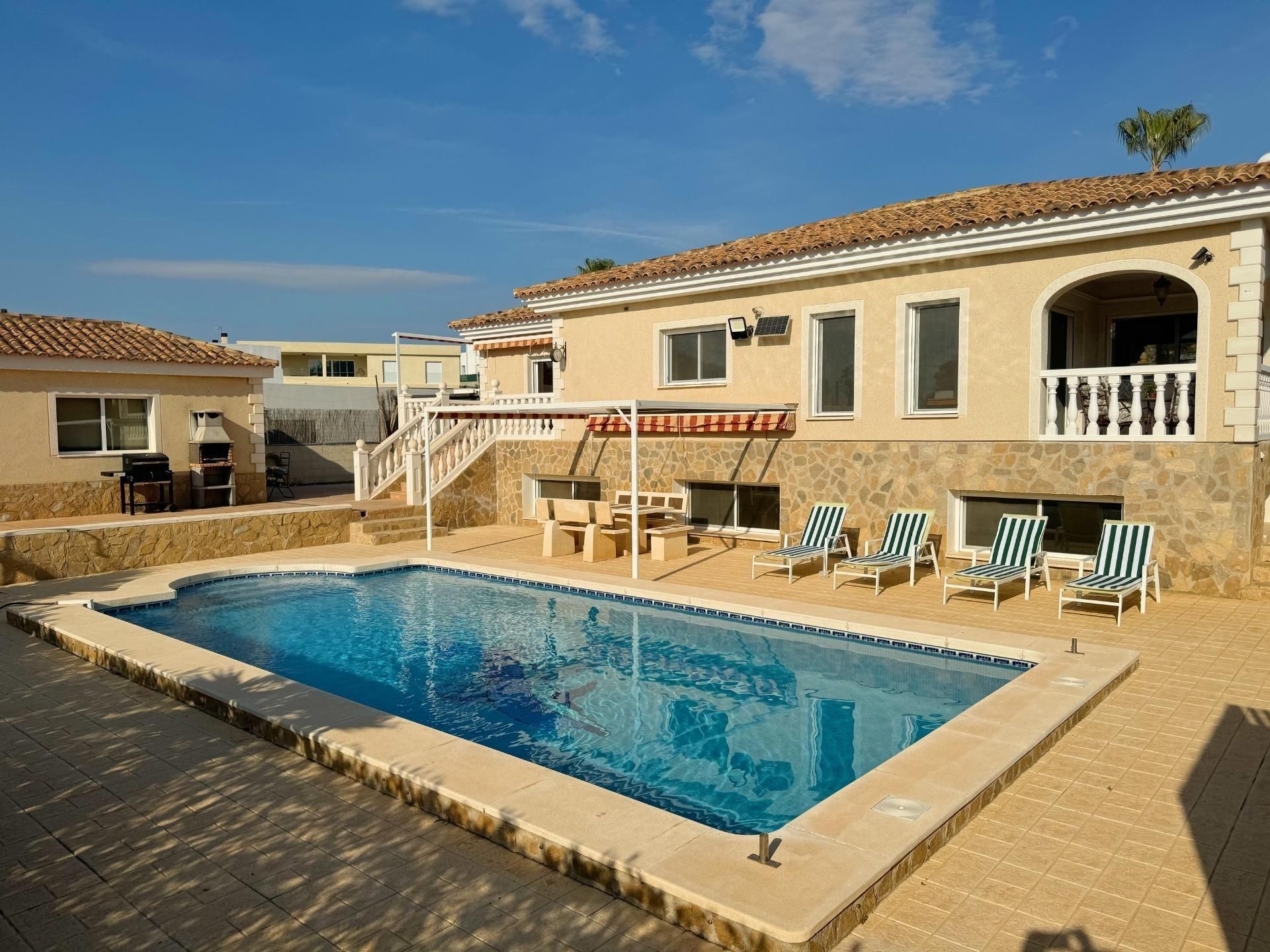 Piscina de Casa o xalet de lloguer en Busot amb Aire condicionat, Calefacció i Jardí privat