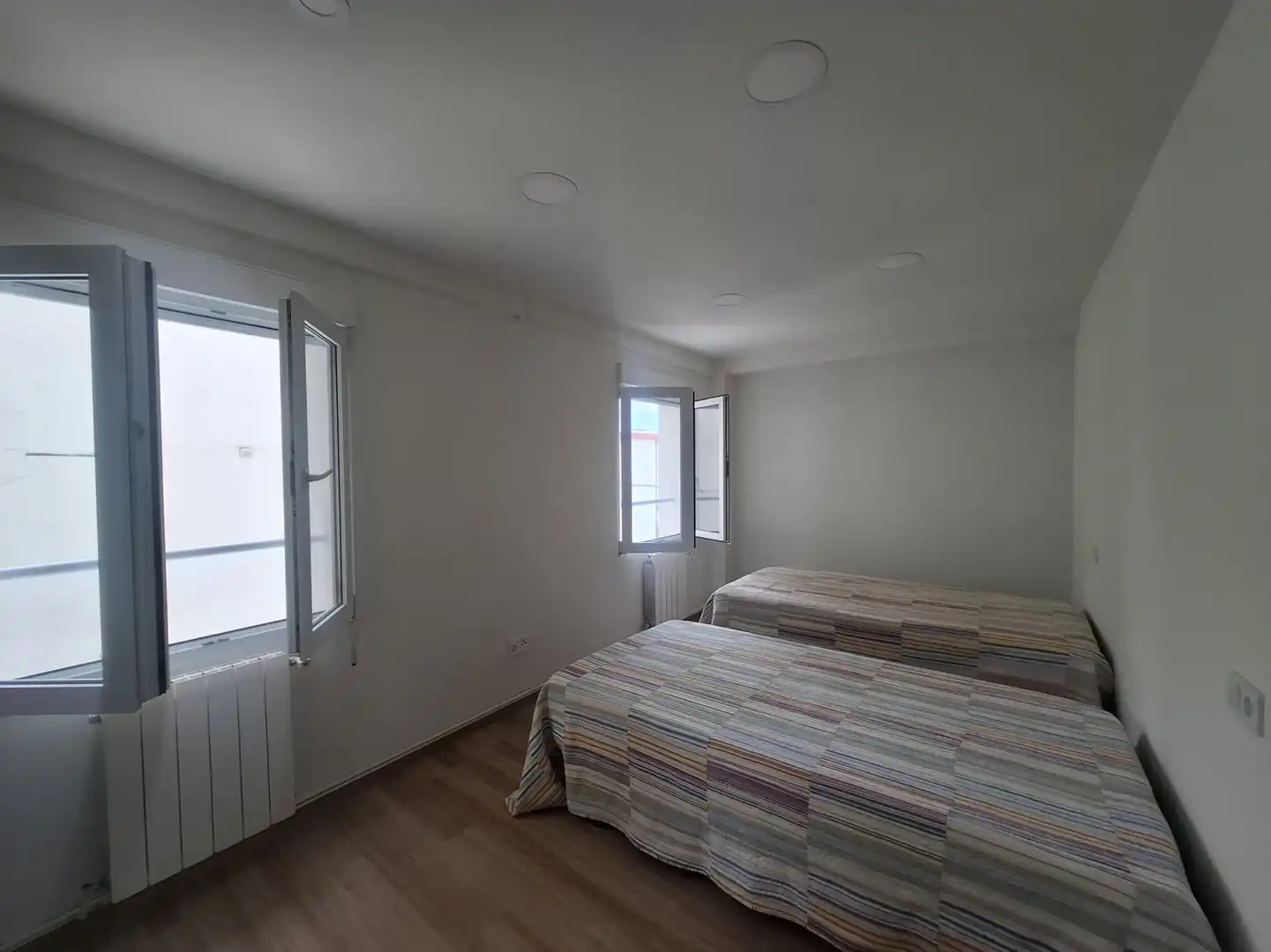 Bedroom of Flat for rent in Gijón   with Heating
