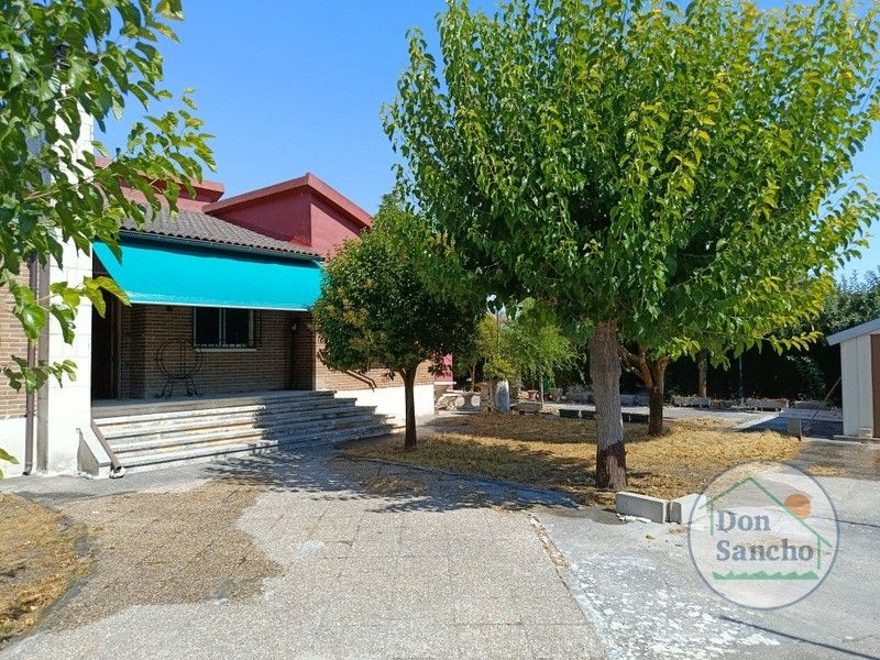 Exterior view of House or chalet for sale in Castronuevo de Esgueva  with Heating and Swimming Pool