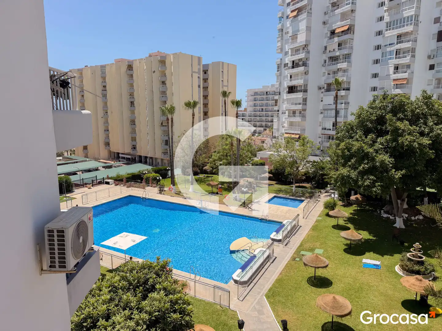 Piscina de Piso en venta en Benalmádena con Aire acondicionado, Jardín privado y Terraza