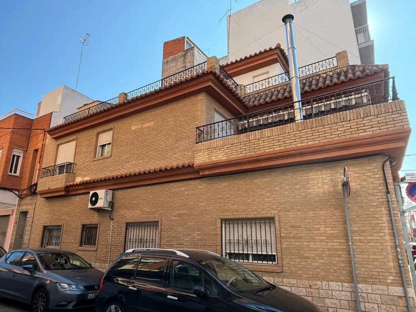 Vista exterior de Casa o xalet en venda en Sagunto / Sagunt amb Aire condicionat, Terrassa i Traster