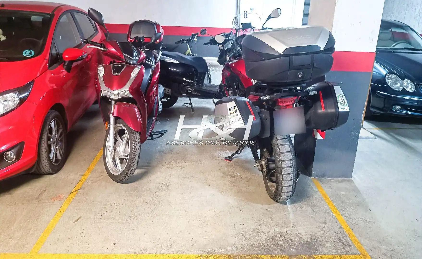 Parking de Piso en venta en Valencia con Trastero y Balcón
