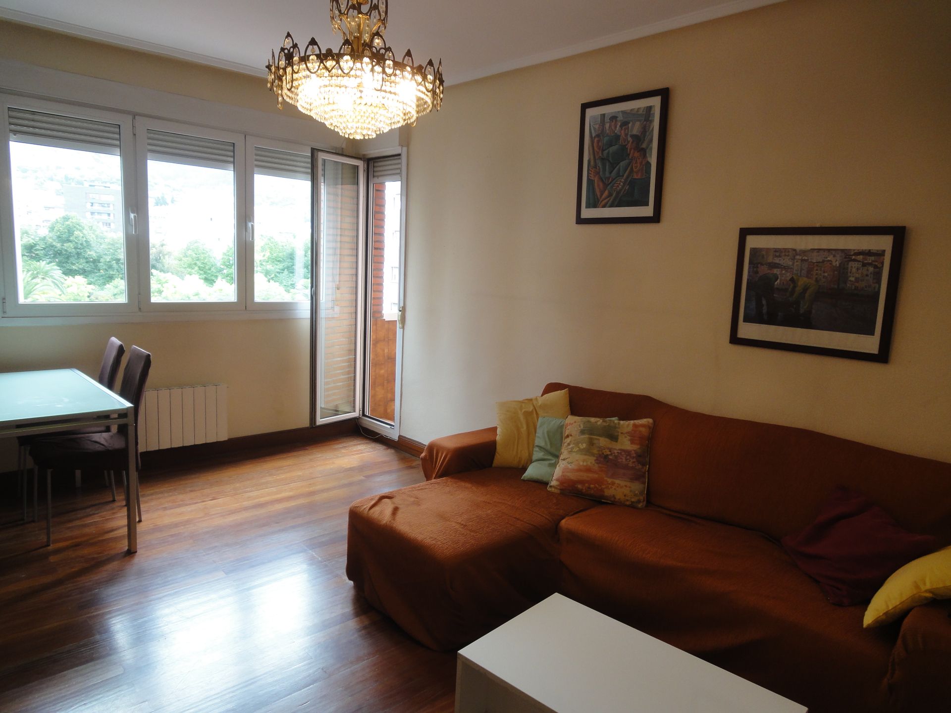 Sala de estar de Piso en venta en Bilbao  con Calefacción, Trastero y Balcón