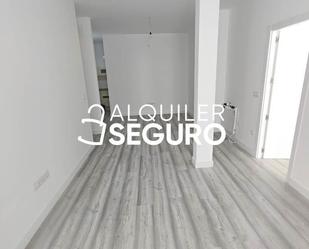 Bedroom of Flat to rent in Alcalá de Henares