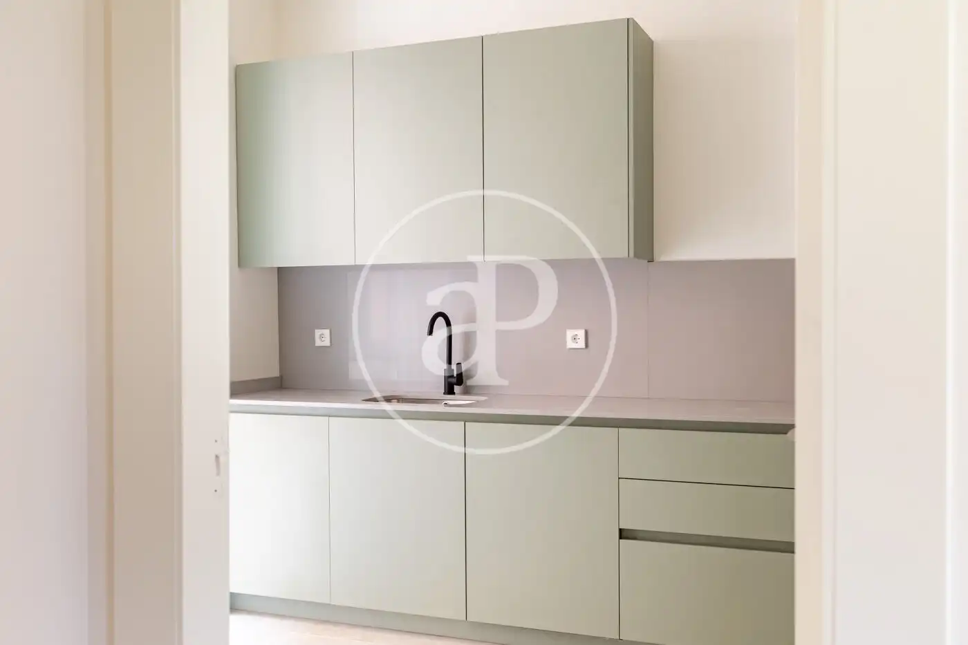 Küche von Wohnung zum Verkauf in Barcelona mit Klimaanlage, Heizung und Balkon
