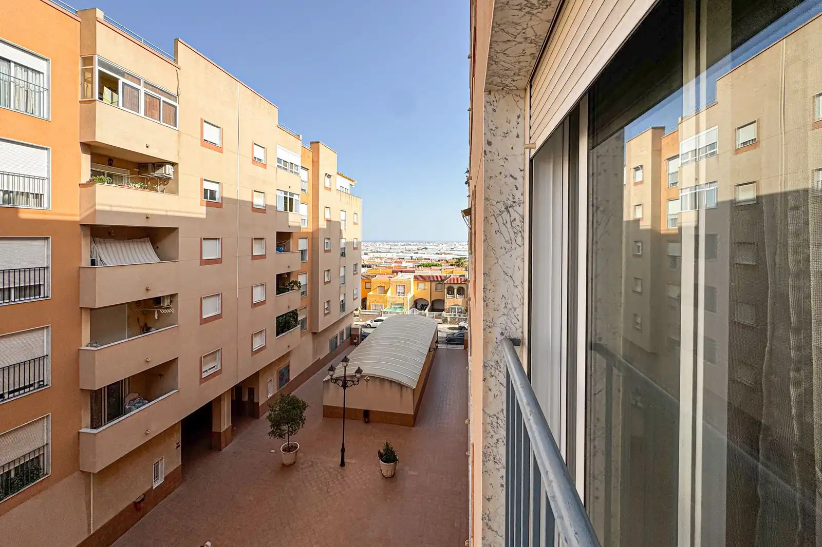 Exterior view of Flat for sale in Vícar