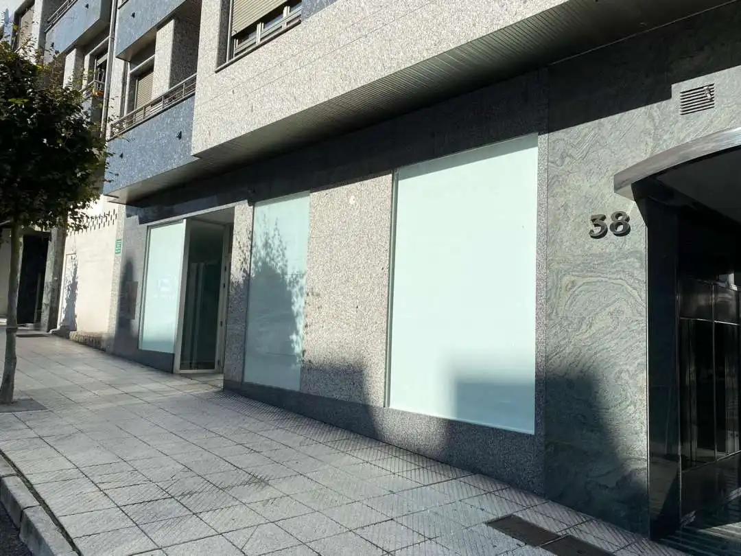 Vista exterior de Local de lloguer en Oviedo 