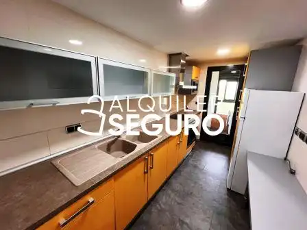 Cocina de Piso de alquiler en Valladolid con Calefacción, Terraza y Trastero