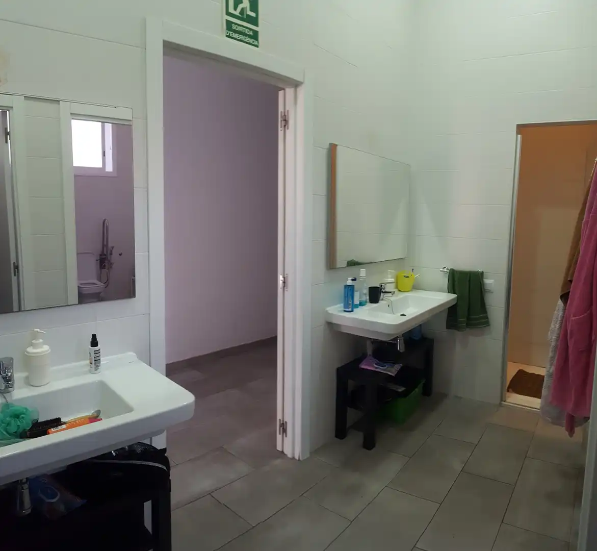 Bathroom of Ground floor for sale in Badalona  with Air Conditioner, Heating and Parquet flooring