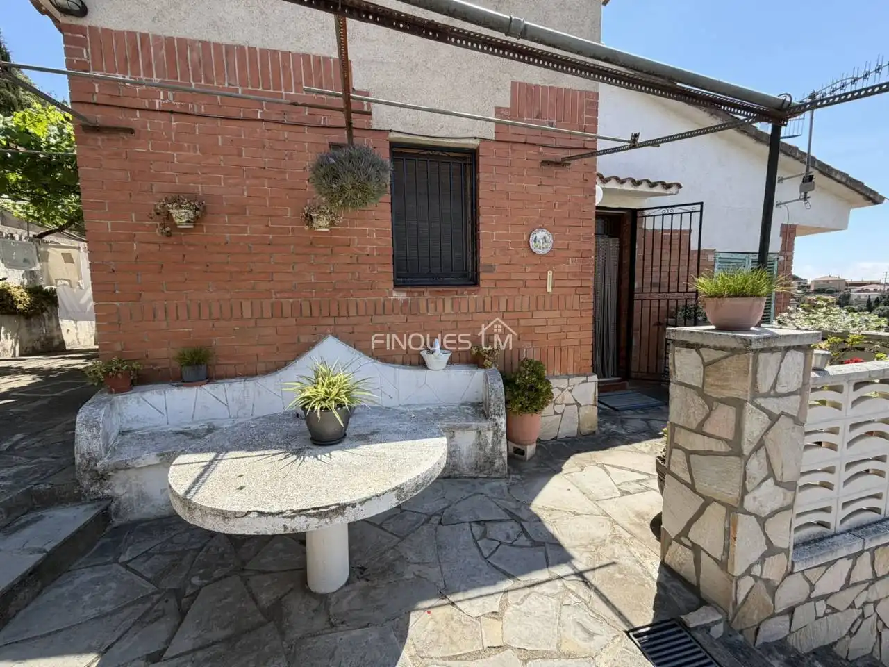 Vista exterior de Casa o xalet en venda en Tordera amb Jardí privat, Terrassa i Piscina comunitària