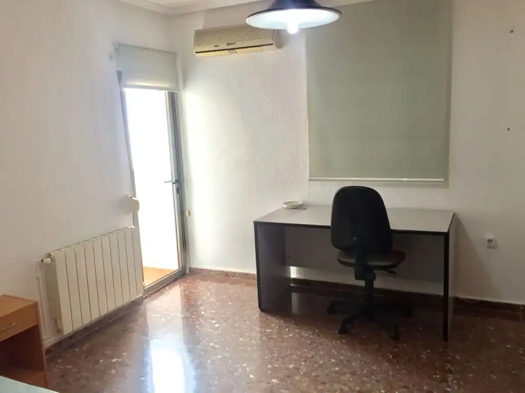 Wohnung zur Miete in Valencia mit Klimaanlage, Heizung und Abstellraum
