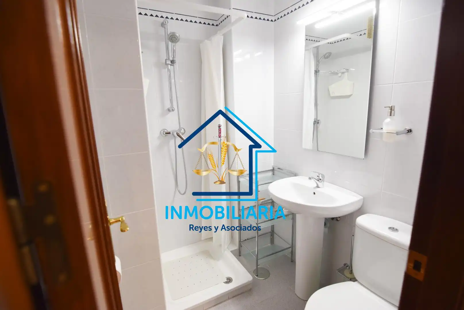 Bathroom of Flat for rent in Córdoba  with Air Conditioner, Furnished and Balcony