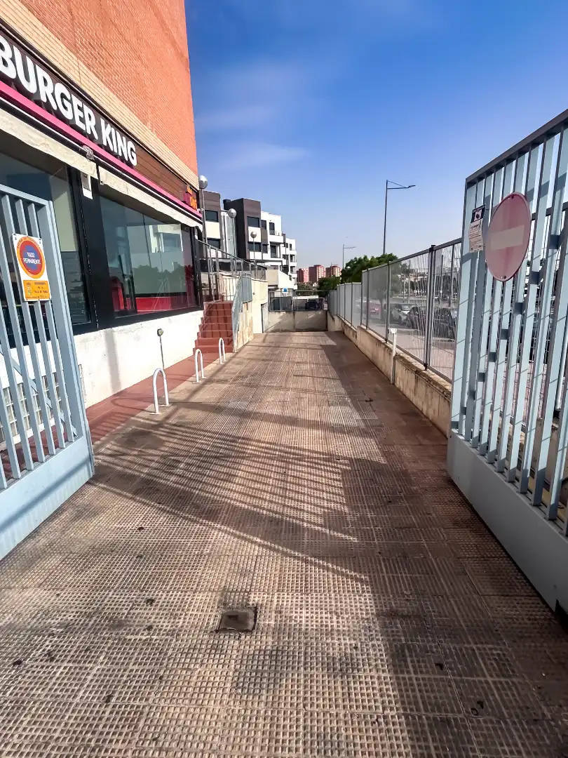 Individual with lift for sale in Calle del Planeta Venus 6, imagen 5