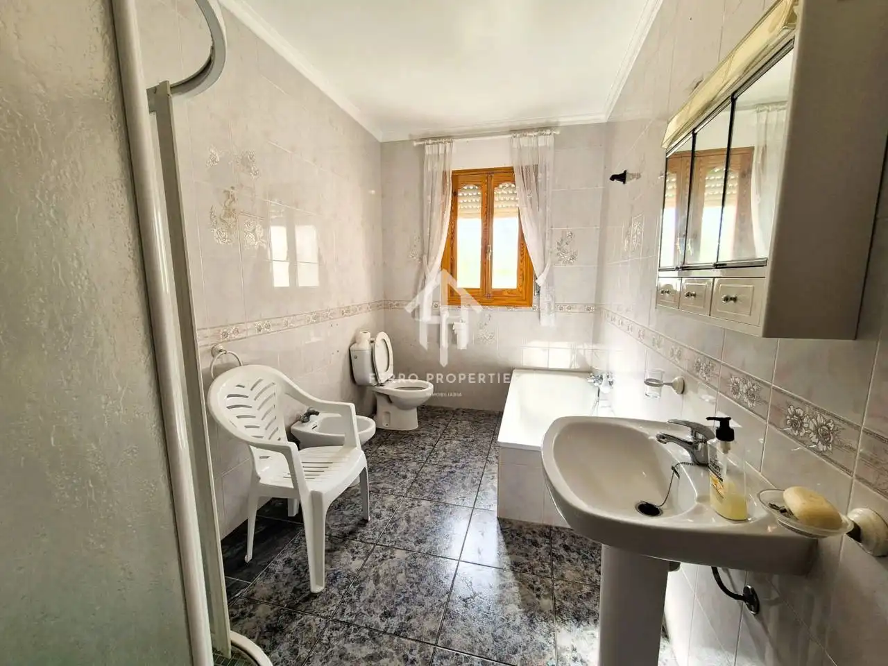 Bathroom of Houses for sale in Iznájar  with Private garden, Terrace and Furnished