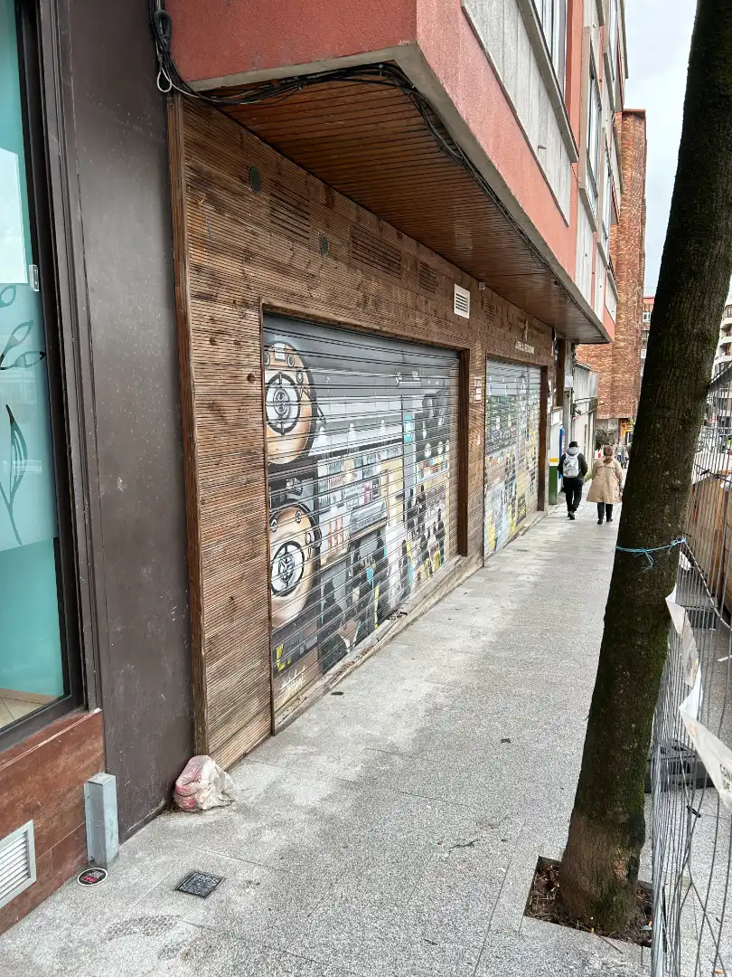 Local comercial en alquiler en Rúa Pintor Lugrís