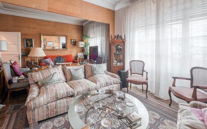 Sala d'estar de Pis en venda en  Madrid Capital amb Terrassa i Balcó