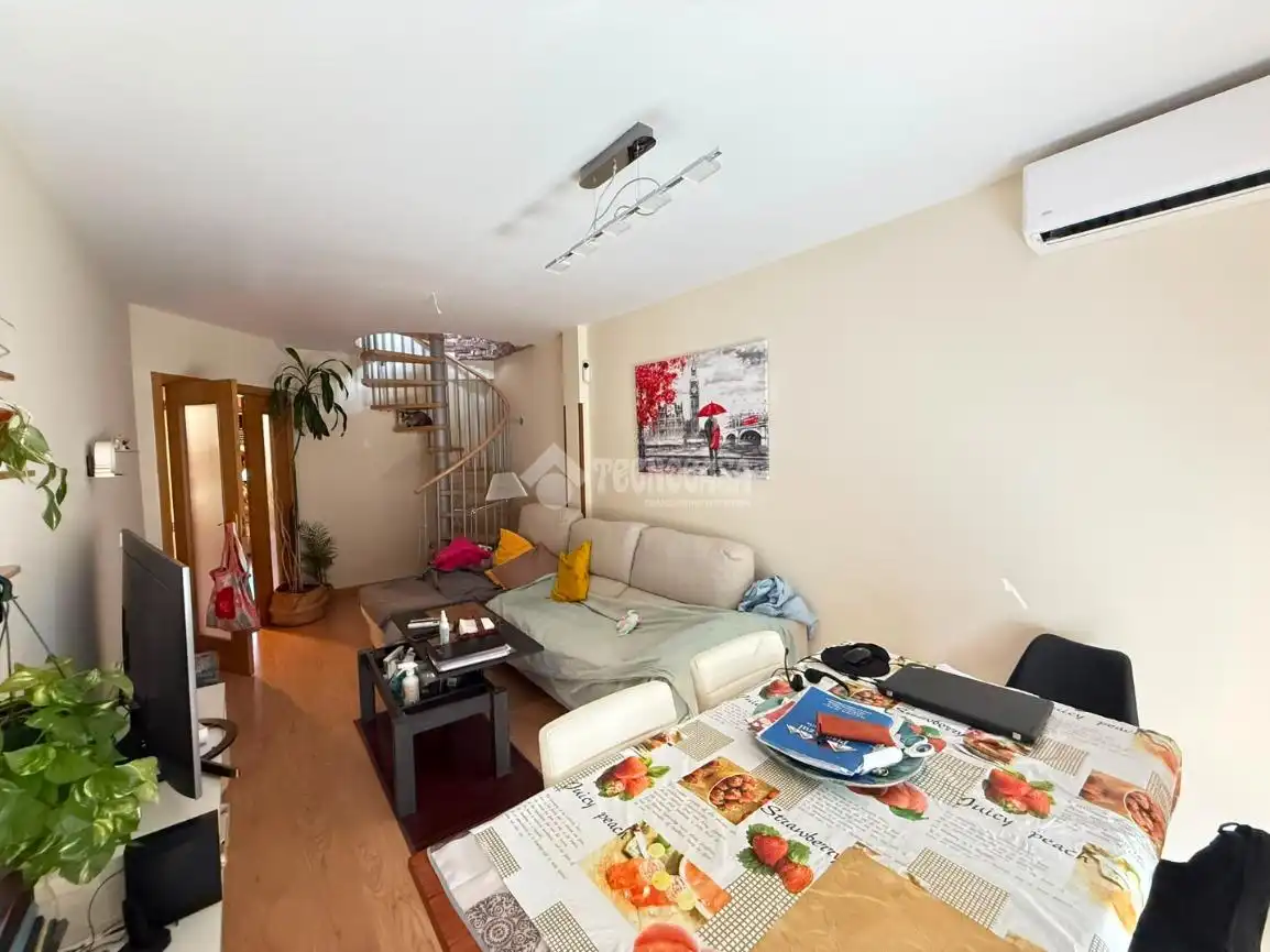 Living room of Flat for sale in Almorox  with Air Conditioner, Heating and Parquet flooring