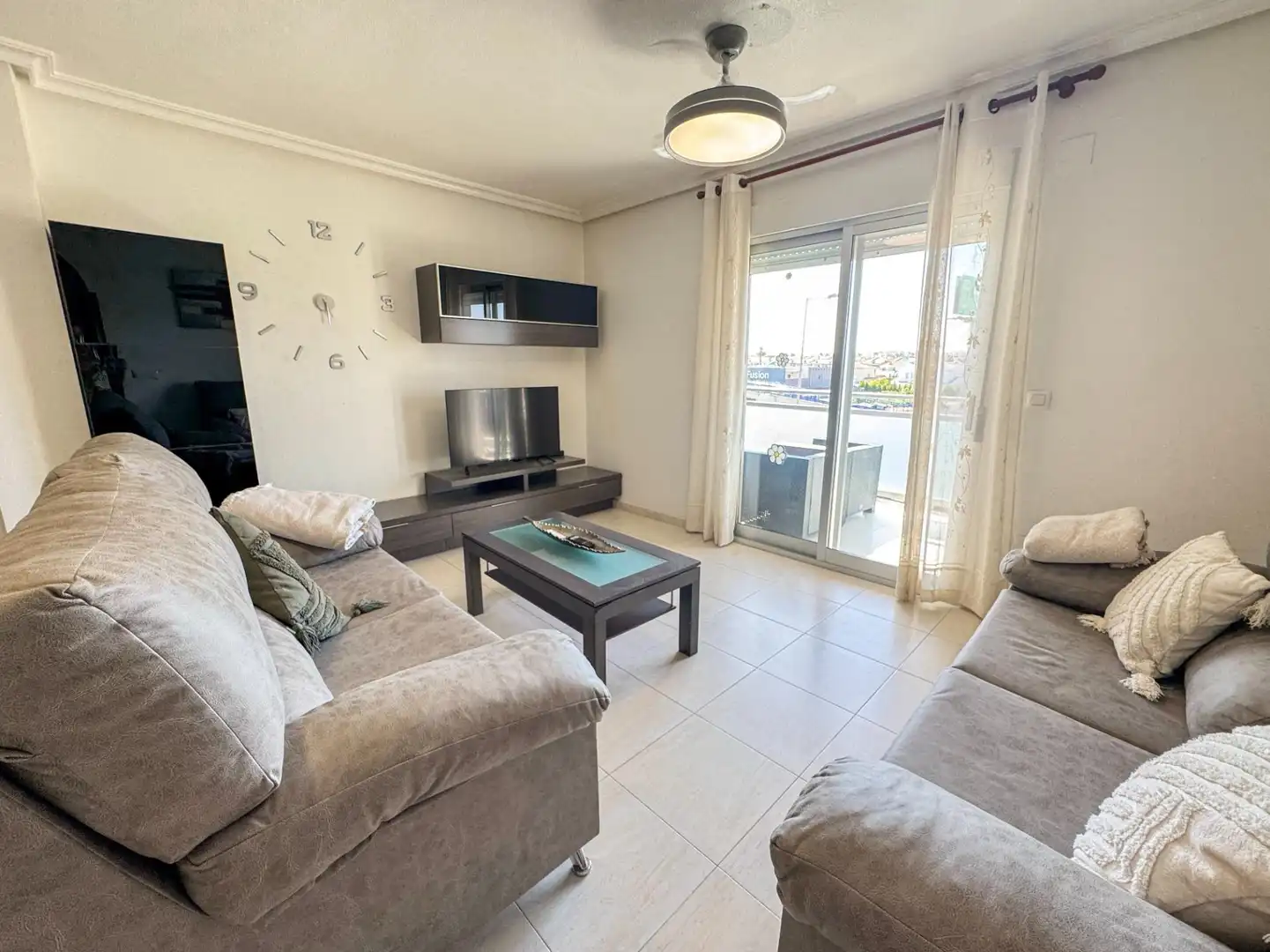 Sala de estar de Apartamento de alquiler en Orihuela con Aire acondicionado, Calefacción y Jardín privado