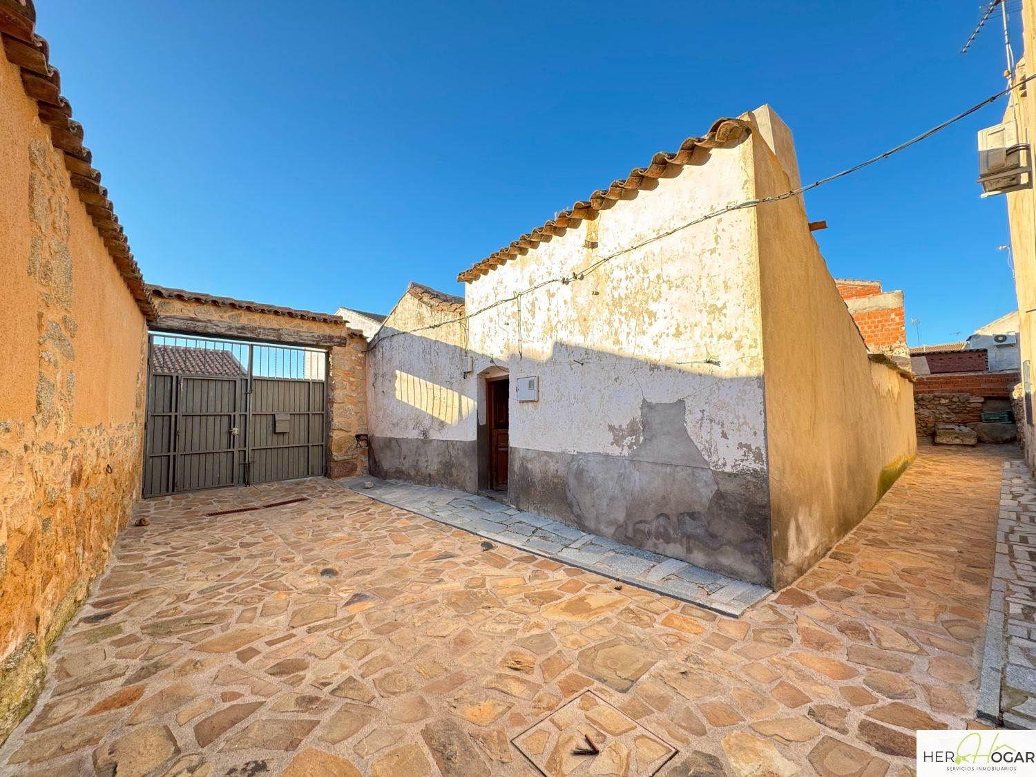 Exterior view of House or chalet for sale in Menasalbas