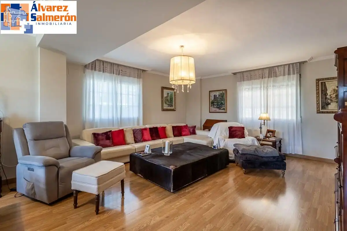 Sala de estar de Casa adosada en venta en Huétor Vega con Aire acondicionado, Terraza y Trastero