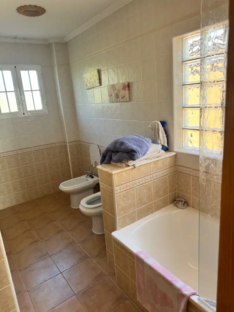 Bany de Casa o xalet en venda en Elche / Elx amb Aire condicionat, Calefacció i Jardí privat
