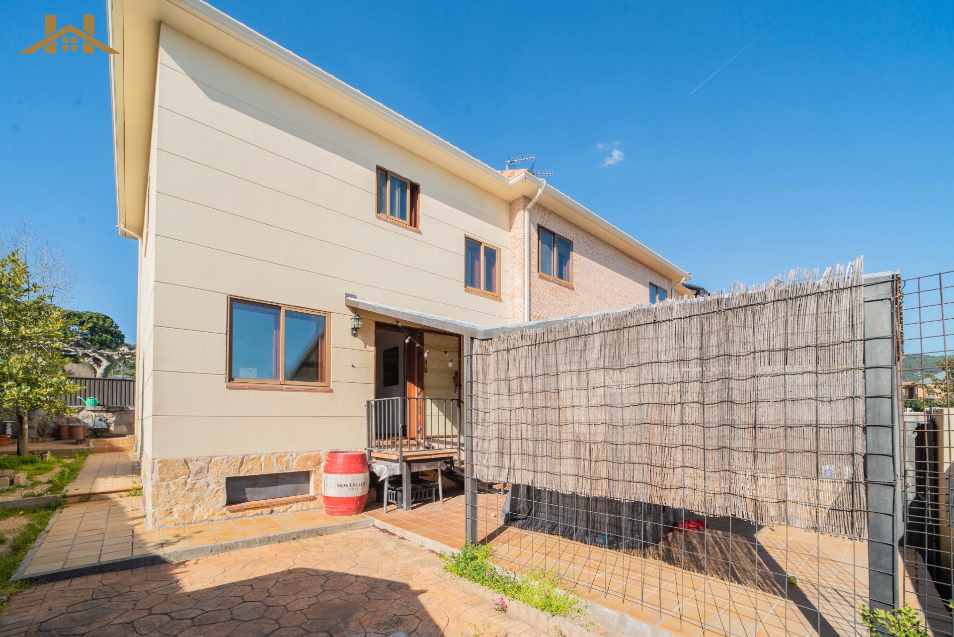 Exterior view of House or chalet for sale in Collado Mediano  with Air Conditioner, Private garden and Storage room