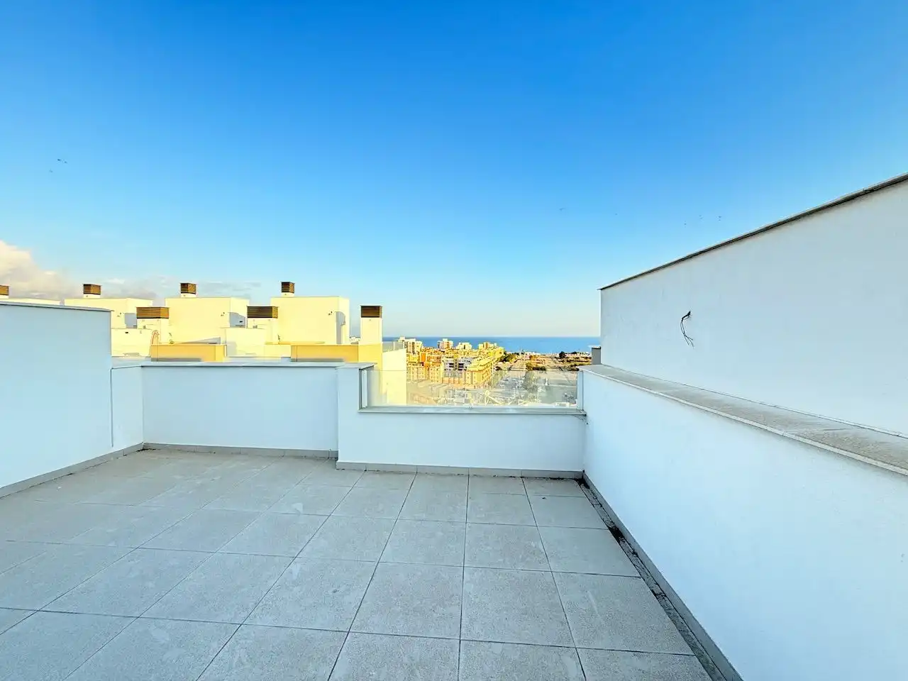 Terraza de Casa adosada en venta en Vélez-Málaga con Jardín privado y Piscina comunitaria