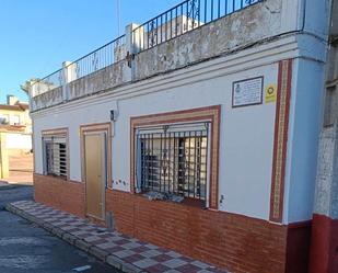 Vista exterior de Casa adosada en venda en Alcalá del Río amb Terrassa