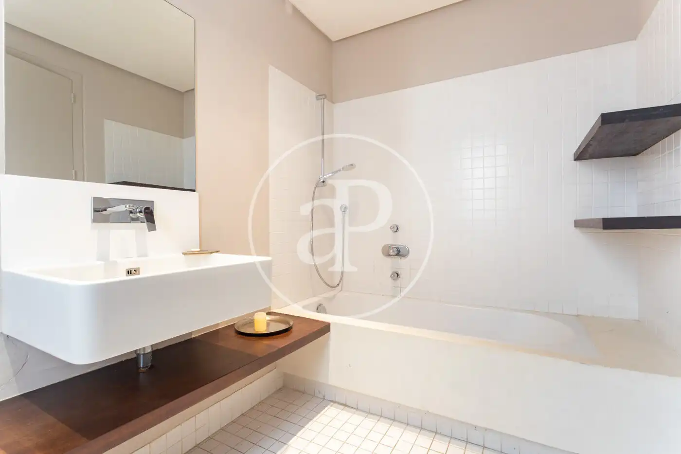 Baño de Piso de alquiler en Barcelona con Calefacción, Amueblado y Balcón