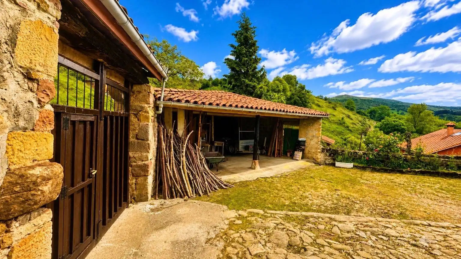 Vista exterior de Finca rústica en venta en Anievas con Trastero y Balcón
